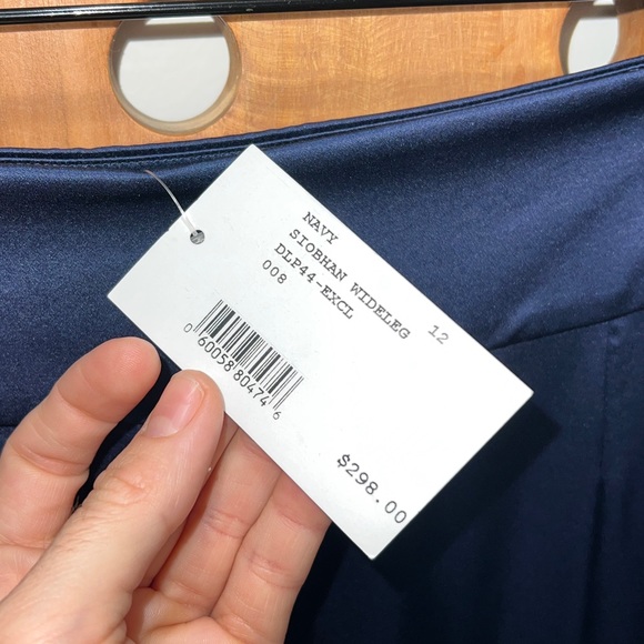 ๐ INTERMIX Navy Siobhan Silk Wide-Leg Pants - Picture 15 of 15